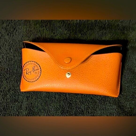 RAY-BAN Leather Sunglasses Case 🕶 - Picture 5 of 5